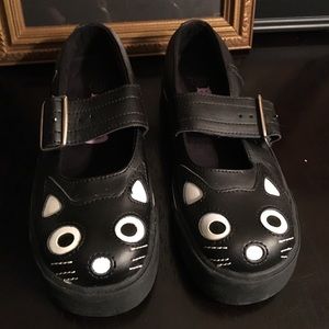 T.U.K Kitty Mary Janes Sz 6